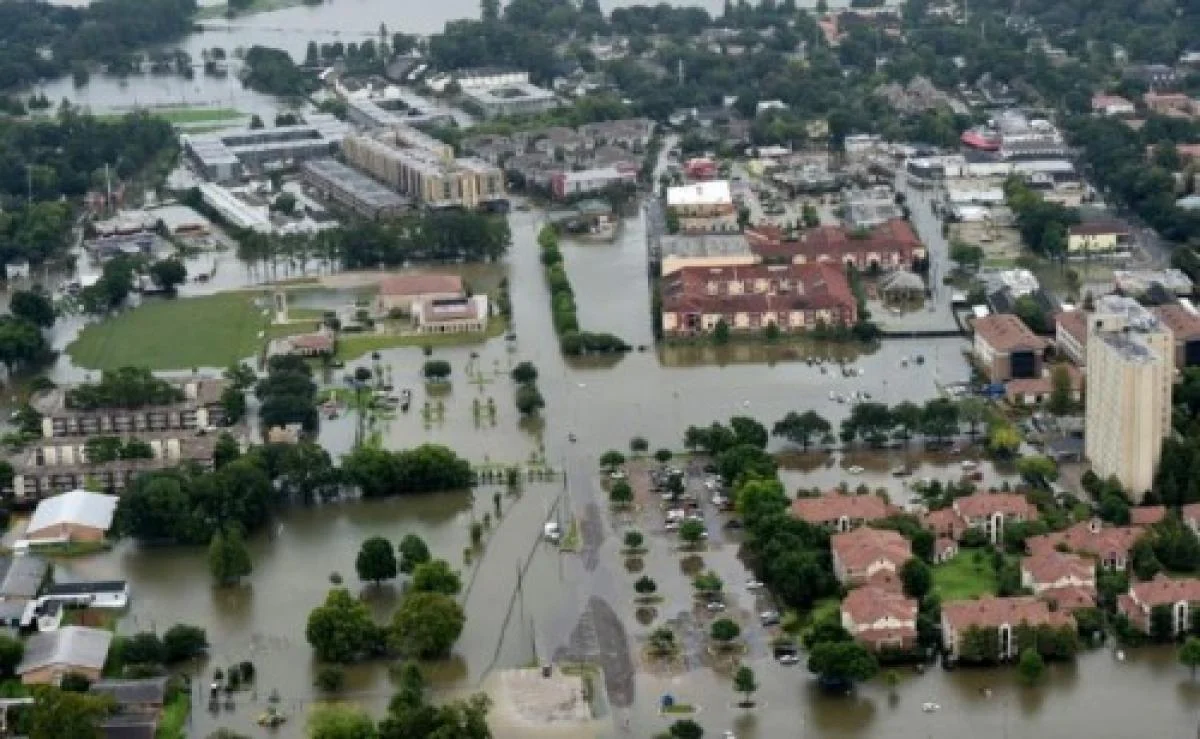 how-to-support-loved-ones-after-a-natural-disaster-a-guide-to-providing-emotional-and-practical-help